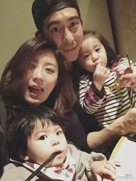 孙志浩:终于和解？贾静雯出席大女儿毕业典礼，离婚9年后与孙志浩同框