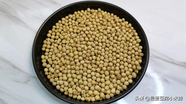 豆子用破碎机打成粉