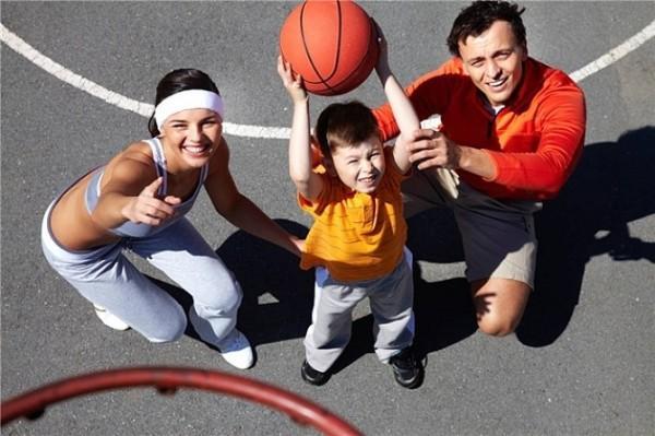 儿童篮球选择几号（篮球是一项有助于孩子长高的运动，那你知道什么时候开始学合适吗）
