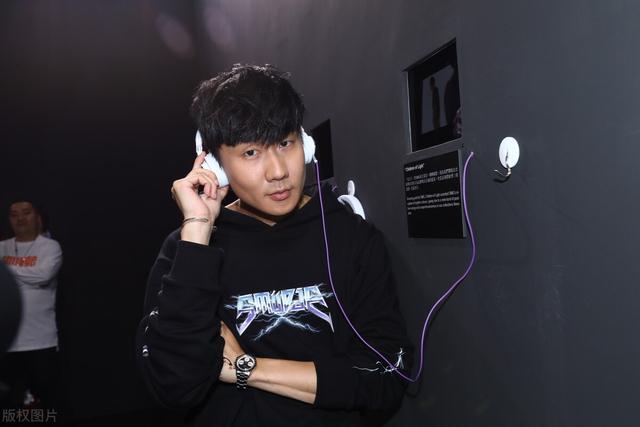 华为申请姚安娜商标登上热搜，盘点富二代在娱乐圈最有钱的十位