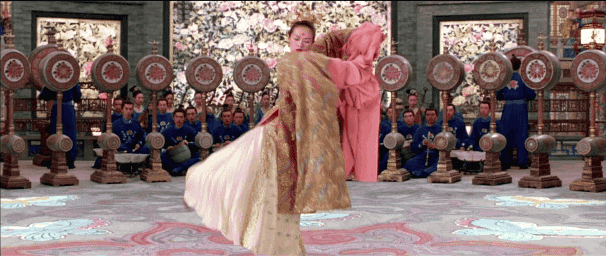 和孩子在家看片，突然出现“开车”镜头怎么办？