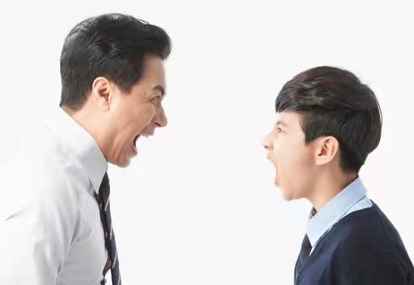 学生进入“变声期”，避免长大后变成公鸭嗓，家长就要注意这4点