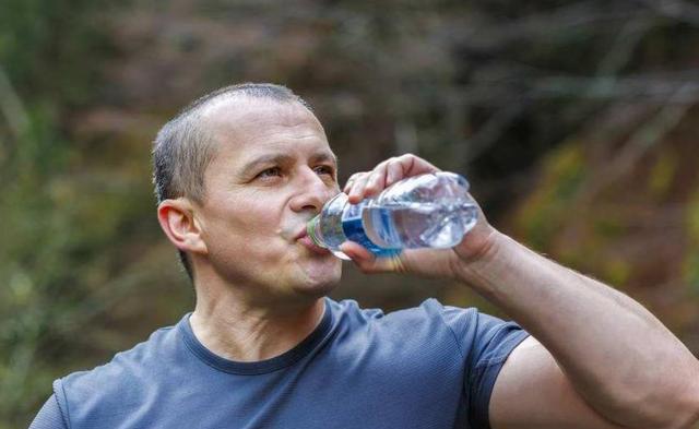 喝白开水好，还是喝茶好？听完医生的讲解，你就清楚了