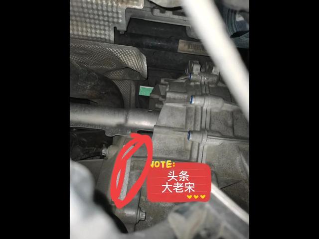 发动机号在车哪个位置(汽车发动机号在哪位置)