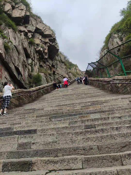 东岳泰山的特点