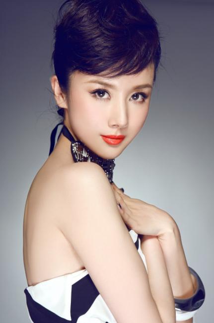 孙菲菲,1981年2月21日出生于陕西西安,中国内地女演员,毕业于北京舞蹈