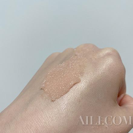 胳膊肘上起了一片一片的像鸡皮疙瘩