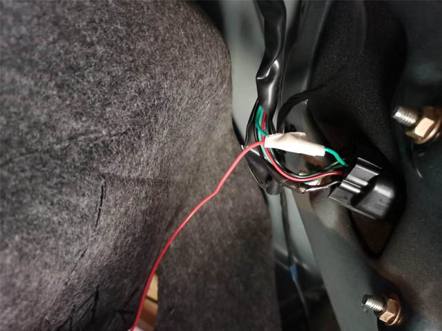 行车记录仪安装方法(双镜头记录仪安装教程)