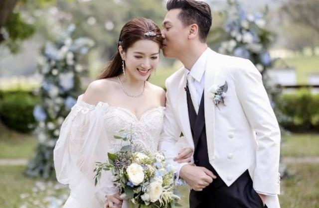 在TVB之前，苟芸慧、花旦都曾被曝出结婚。她已经搬出了爱巢，和丈夫结婚不到三年。
(图3)
