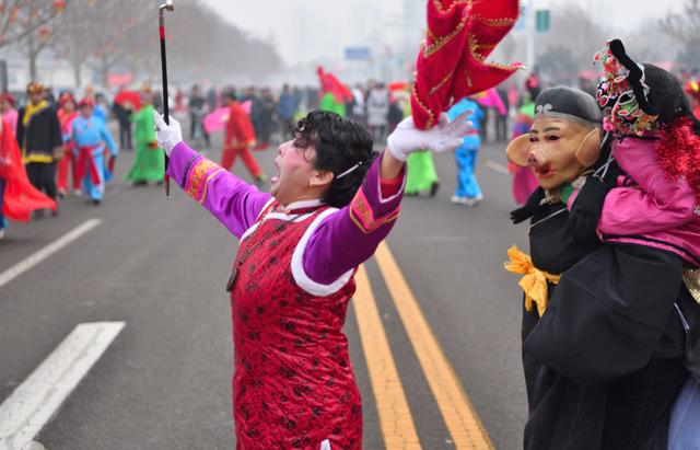 东北秧歌绕花组合视频乐亭地秧歌的传统表演方式