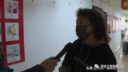 天鹅到家：育儿嫂带娃方式引争议 顾客上门维权困难重重