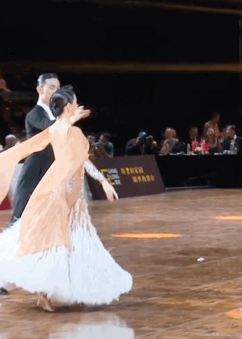 跳舞行礼（跳舞减肥的视频）