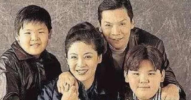 向佐弟弟:向佐的弟弟叫向佑，一家人为何闭口不提，看看他的经历你就懂了