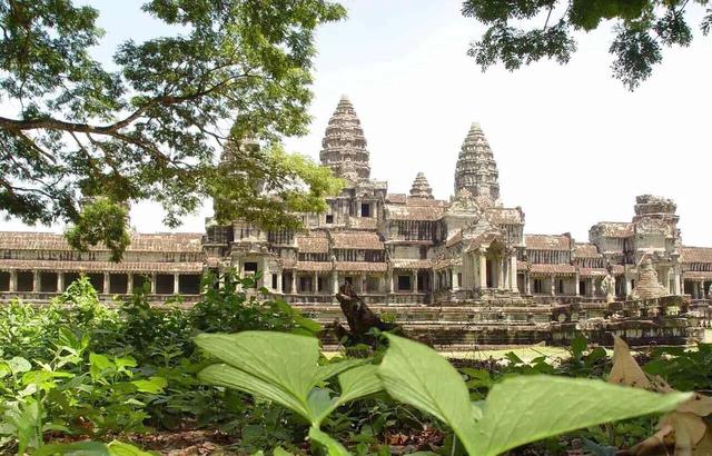 高棉的微笑（第一集）吴哥窟探秘历险记（Angkor Wat)