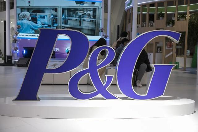 被称新消费黄埔军校，完美日记、简爱、悦刻背后站着同一个"帮派"