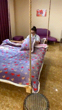 爆笑的GIF动态趣图：老婆就喜欢这样的床，只能买一个了