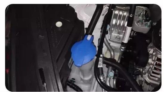 汽车油表到哪里了就要加油了（汽车上的五油三水都往哪加）(6)