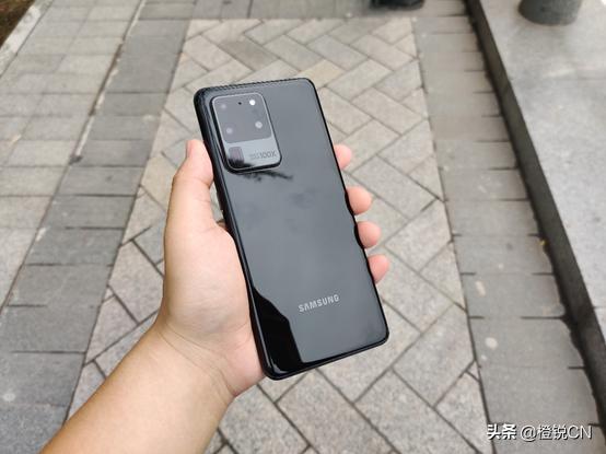 一年后，再看三星S20 Ultra：极致的硬件弥补不了拉垮的体验