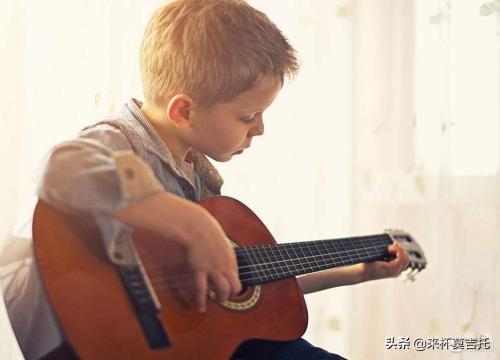 儿童适合哪种吉他（国际吉他标准尺寸）