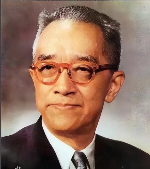 1971年杨振宁回国，称杜聿明为“杜先生”，周总理迅速纠正其错误