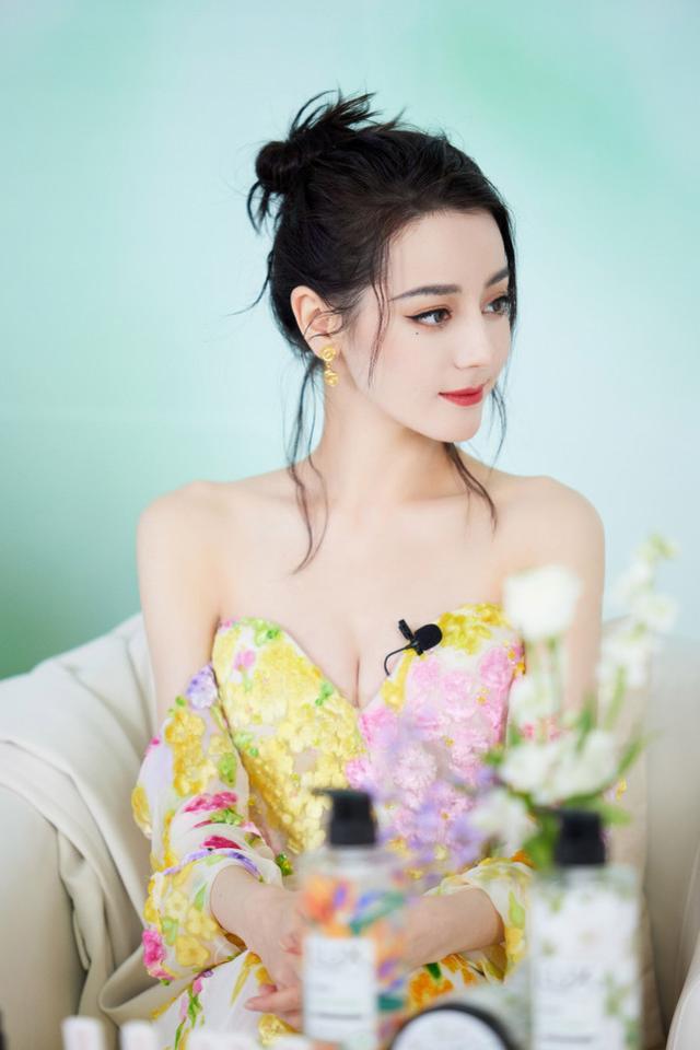 迪丽热巴印花裙(迪丽热巴印花裙图片)