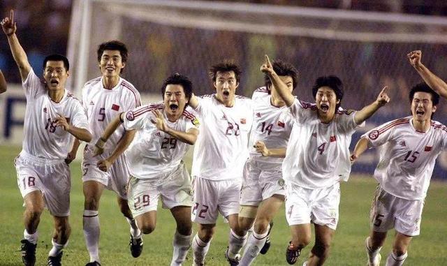 国足助教郑斌,武汉足球的荣耀 第4张 国足助教郑斌,武汉足球的荣耀 第4张