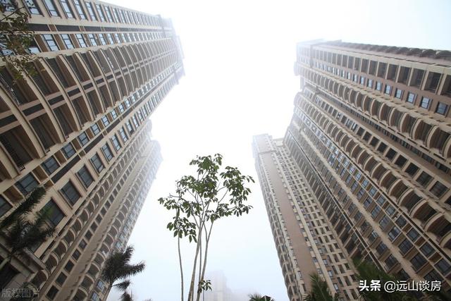 比下跌还闹心，“限跌令”下的房企断臂求生，购房者要注意三点