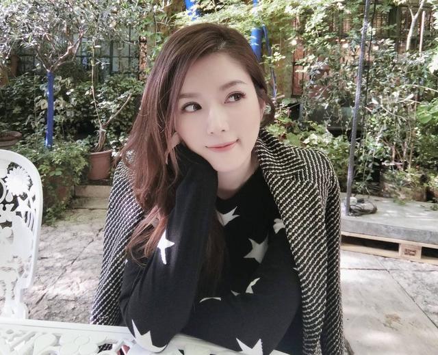 结婚成为现实？在TVB之前，花旦苟芸慧，一个高价值的女人，发出了自我鼓励，怀疑婚姻没有转折点。
(图10)