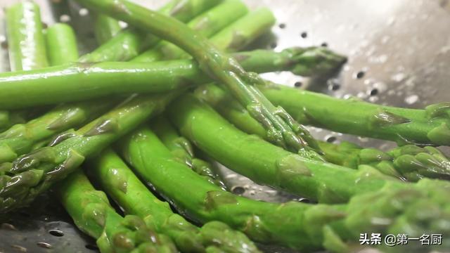 芦笋怎么吃好吃（白灼芦笋的做法和步骤）