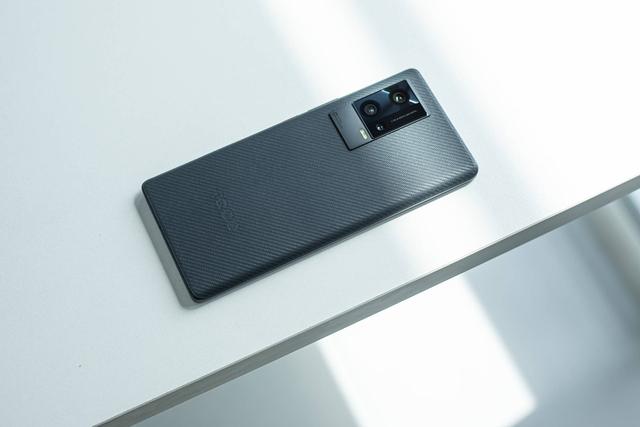 近期性价比最高的手机推荐 这三款堆料十足 每一款都高配低价性能强