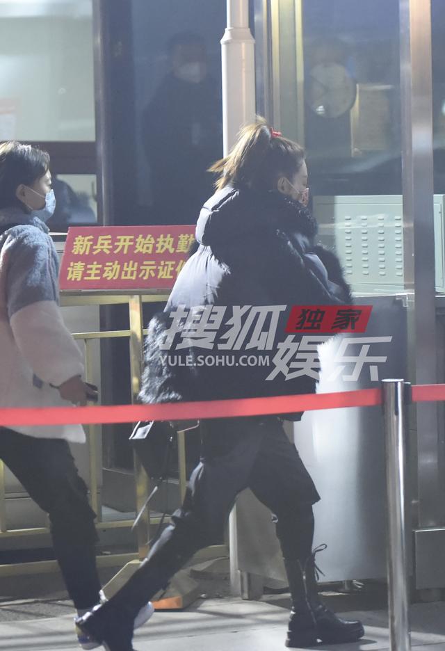 央视春晚最后一次大联排众星戴口罩亮相
