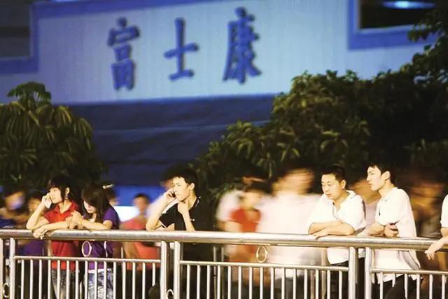 拉一人进厂奖12700元！富士康为何急了？