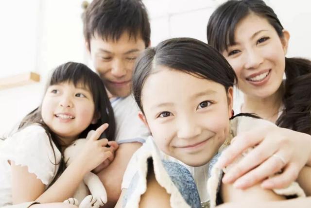 “女儿奴”越来越多，夫妻不再追求“养儿防老”，这一变化是为何