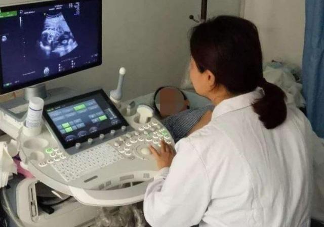 4年怀孕9次，流产9次，只为救有病的女儿，母爱太伟大了