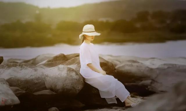 轻浮什么意思（喜欢搞暧昧的人多半是这几种心态）