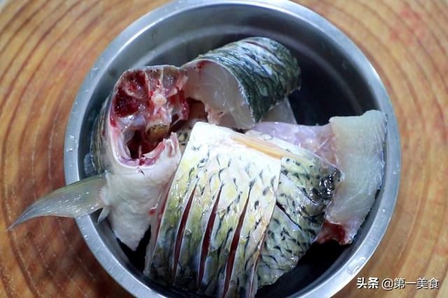 草魚的傳統老做法，下鍋直接燜，魚肉鮮嫩入味，吃了還想吃 健身 第3张