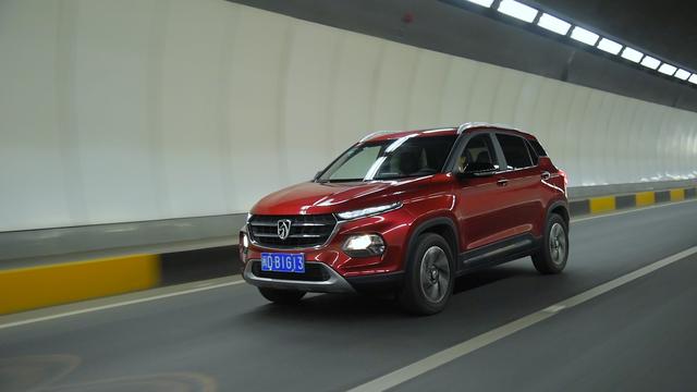 车标有马图案有什么车名(车标圆马图案什么车)