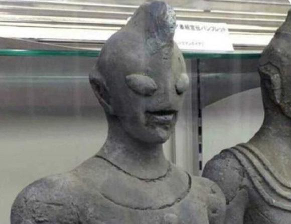 考古队发现迪迦石像,日本发现迪迦奥特曼