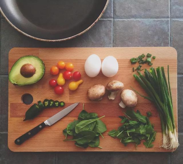 清淡饮食曾害了太多老年人，真正长寿的老人，或许都会遵循这4点