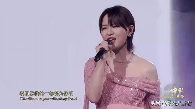 中秋晚会女星镜头：刘诗诗古装抢眼，薇娅仪态绝，欧阳娜娜小清新
