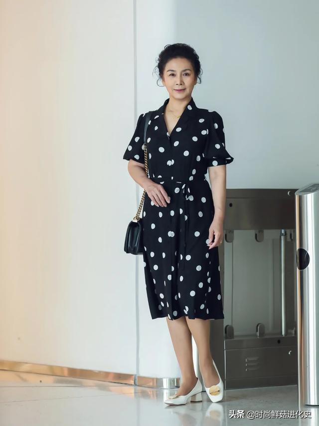 這才是60歲女人該有的打扮 膝下裙 平底鞋 簡單舒適才最美 中國熱點