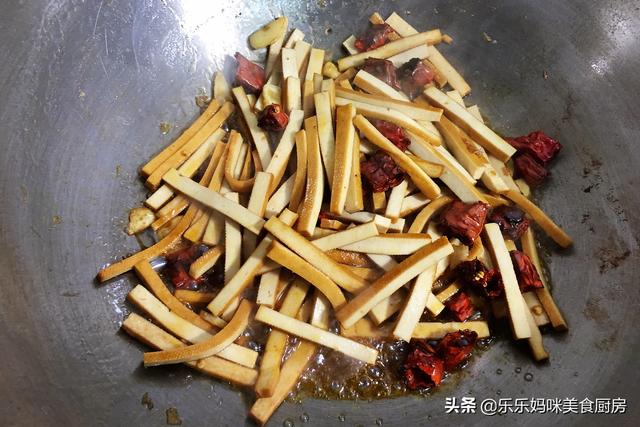 五香豆干怎么炒才软（记住别直接下锅炒）(13)