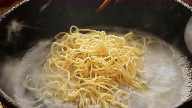 热干面最好吃的做法，味道正宗，学会了可以摆摊了，全家都爱吃