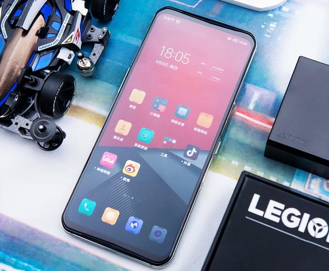 从5299元跌至3499元，18GB+256GB，从高端市场跌至中端市场