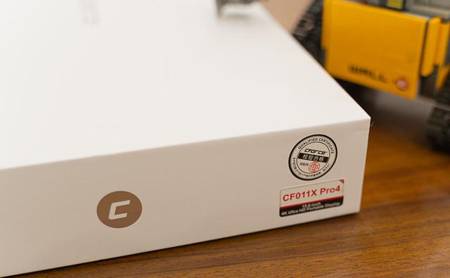 極致便攜的15.6寸4K高清便攜顯示器，CForce CF011X Pro4