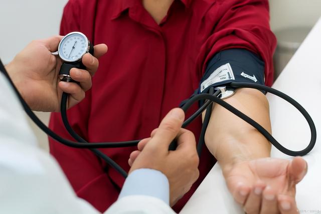 65岁后的老年人，标准血压和心率是多少？看看你达标了吗？