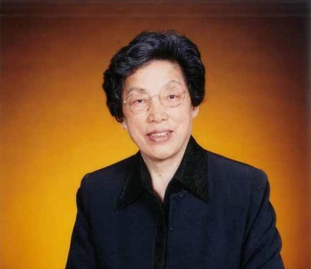 女学生壮着胆给毛主席写信，主席回信并寄300元，2001年她成院士
