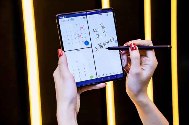 折叠屏智能手机的另一种市场逻辑