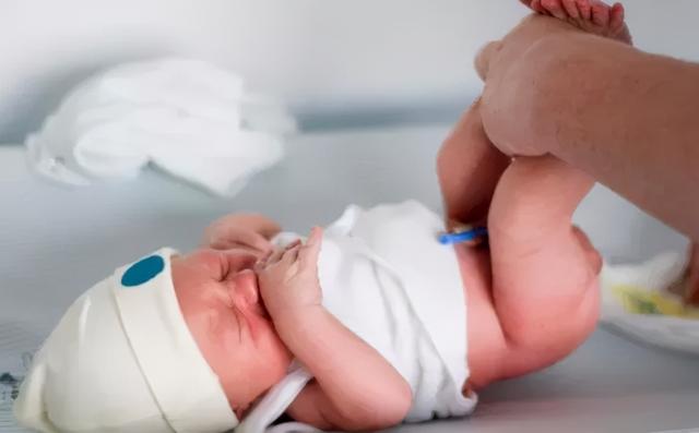 「家家母婴」更换纸尿裤的5个常见错误做法，让宝宝很受伤