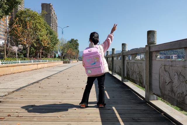 轻松背负，健康成长，给小外甥女的生日礼物——GMT for Kids小方包